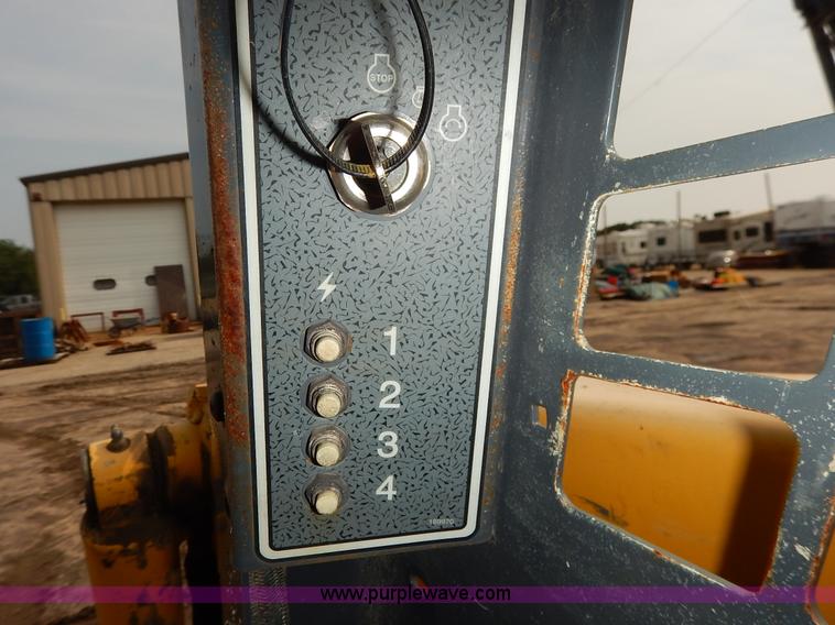 image for item J3788 2007 Gehl 6640E skid steer