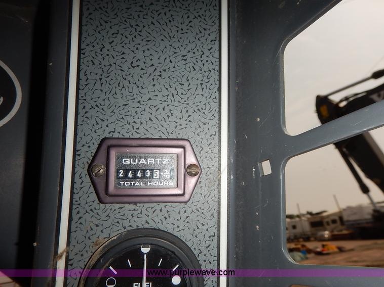 image for item J3788 2007 Gehl 6640E skid steer