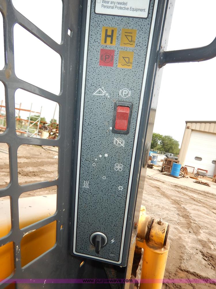 image for item J3788 2007 Gehl 6640E skid steer