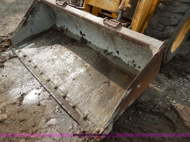 image for item J3788 2007 Gehl 6640E skid steer