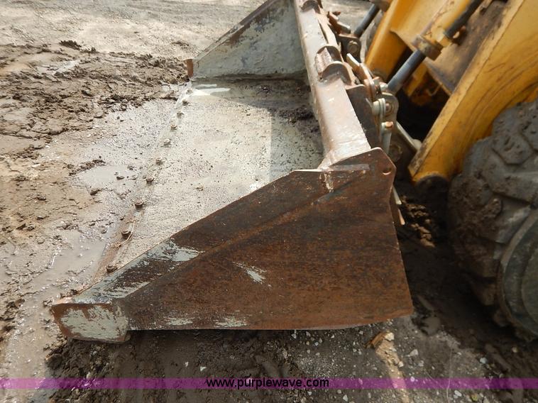 image for item J3788 2007 Gehl 6640E skid steer