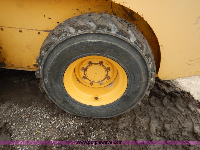 image for item J3788 2007 Gehl 6640E skid steer