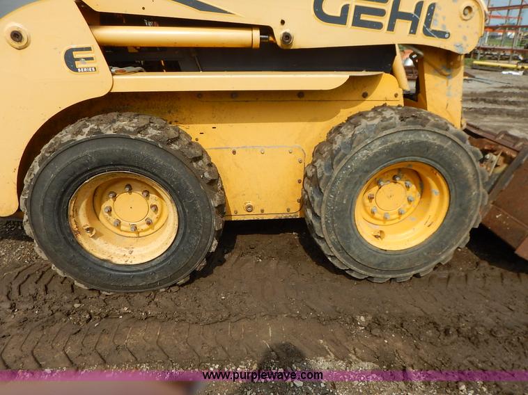 image for item J3788 2007 Gehl 6640E skid steer