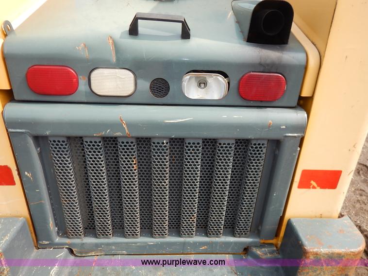 image for item J3788 2007 Gehl 6640E skid steer