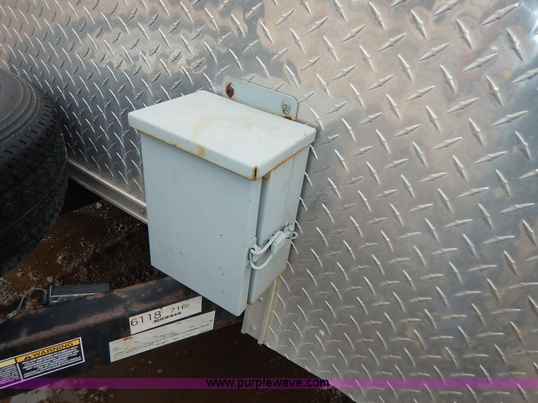 image for item J3792 2006 Doo Little enclosed cargo trailer