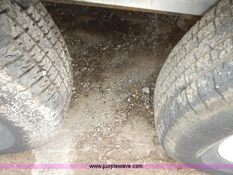 image for item J3792 2006 Doo Little enclosed cargo trailer