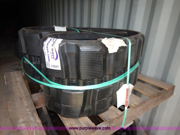 image for item J5841 Bobcat T870 skid steer tracks