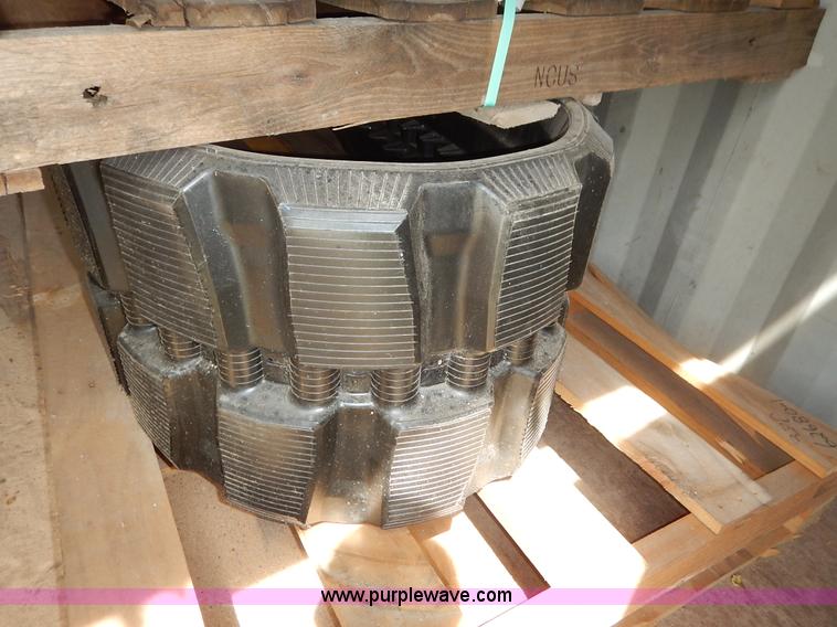 image for item J5841 Bobcat T870 skid steer tracks