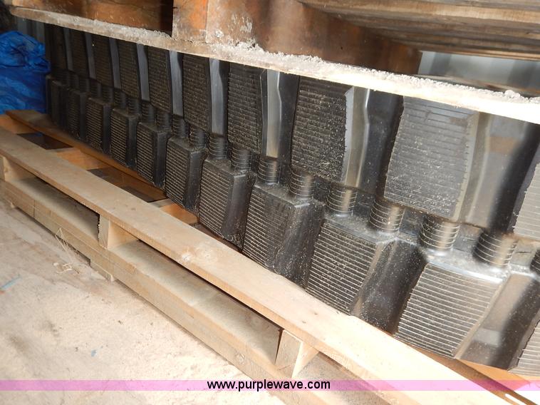 image for item J5841 Bobcat T870 skid steer tracks