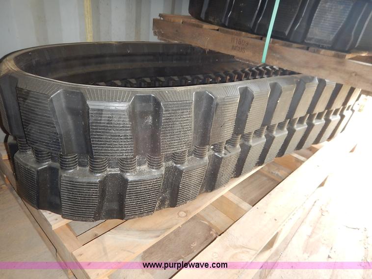 image for item J5841 Bobcat T870 skid steer tracks