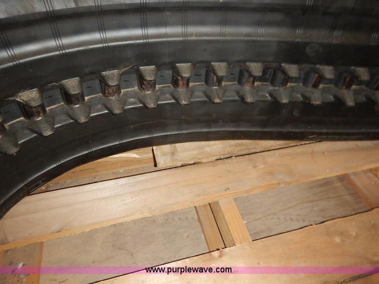 image for item J5841 Bobcat T870 skid steer tracks