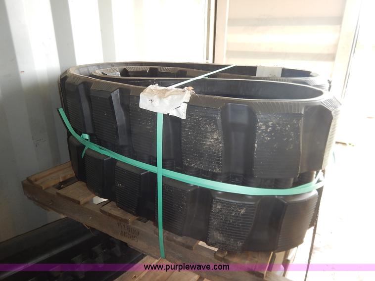 image for item J5841 Bobcat T870 skid steer tracks