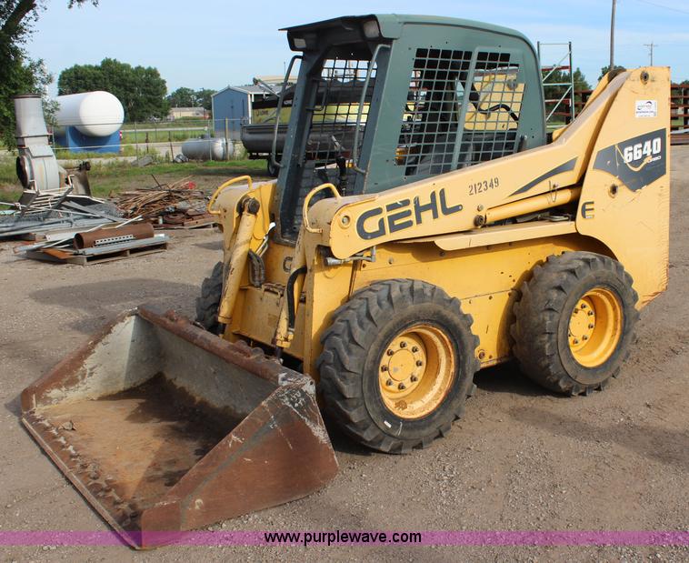 image for item J5843 2006 Gehl 6640E skid steer