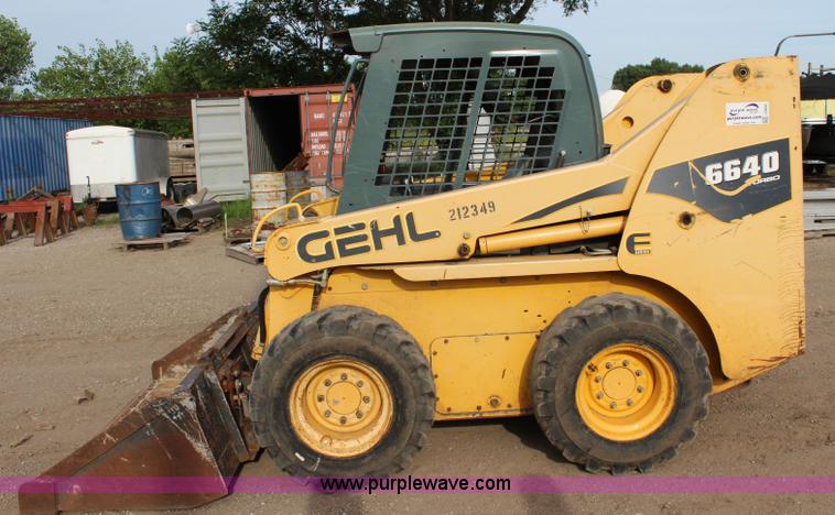 image for item J5843 2006 Gehl 6640E skid steer