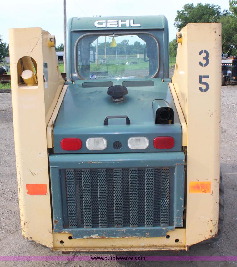 image for item J5843 2006 Gehl 6640E skid steer