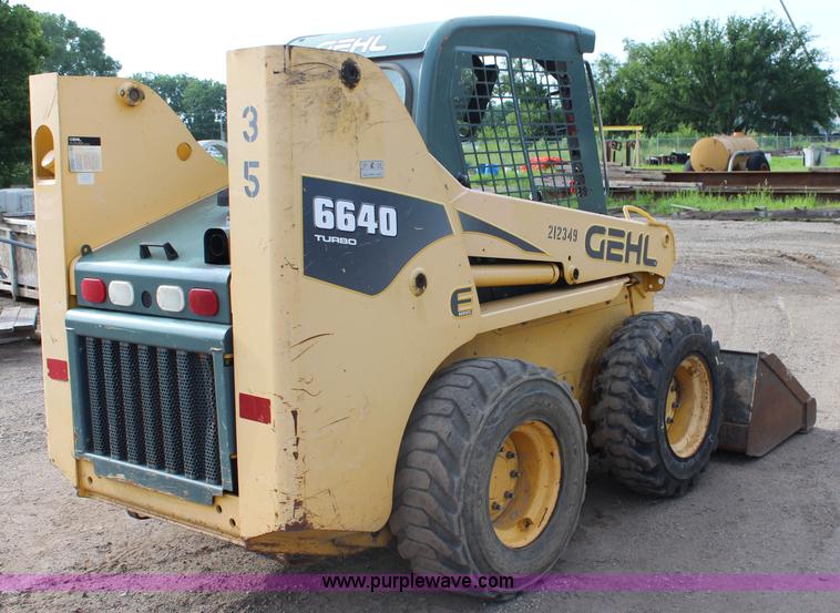 image for item J5843 2006 Gehl 6640E skid steer