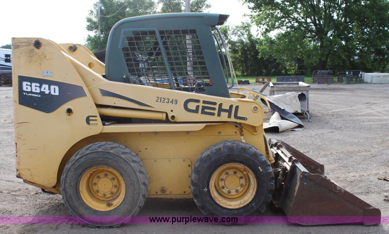 image for item J5843 2006 Gehl 6640E skid steer