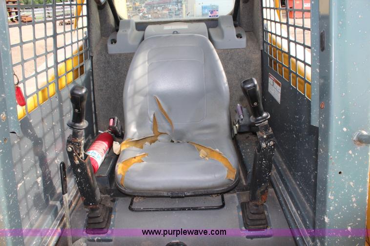 image for item J5843 2006 Gehl 6640E skid steer