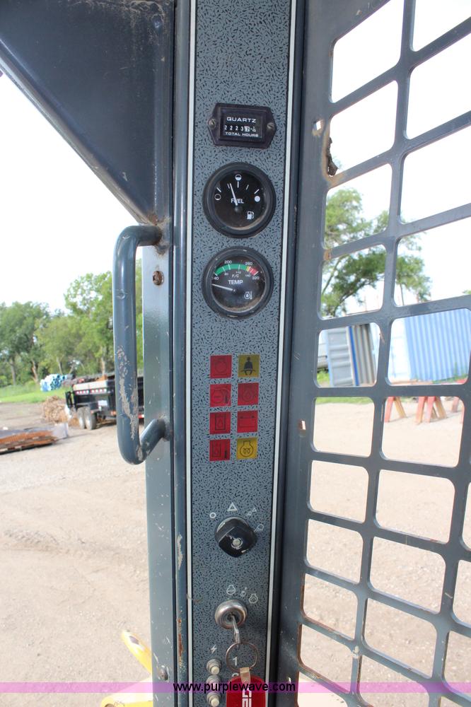 image for item J5843 2006 Gehl 6640E skid steer