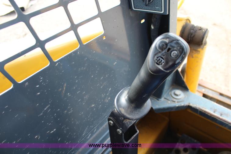 image for item J5843 2006 Gehl 6640E skid steer