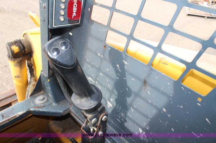 image for item J5843 2006 Gehl 6640E skid steer