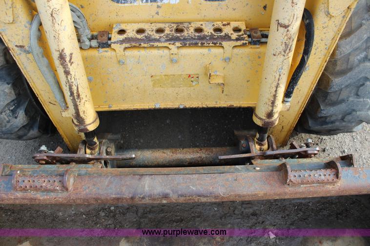 image for item J5843 2006 Gehl 6640E skid steer