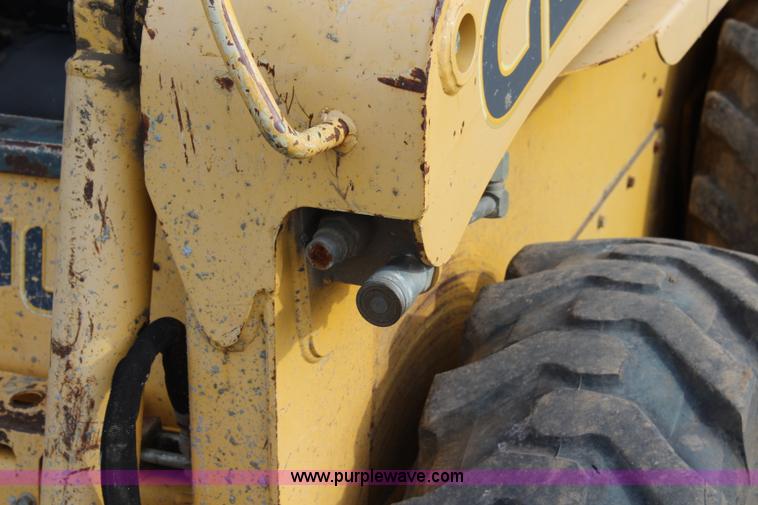image for item J5843 2006 Gehl 6640E skid steer