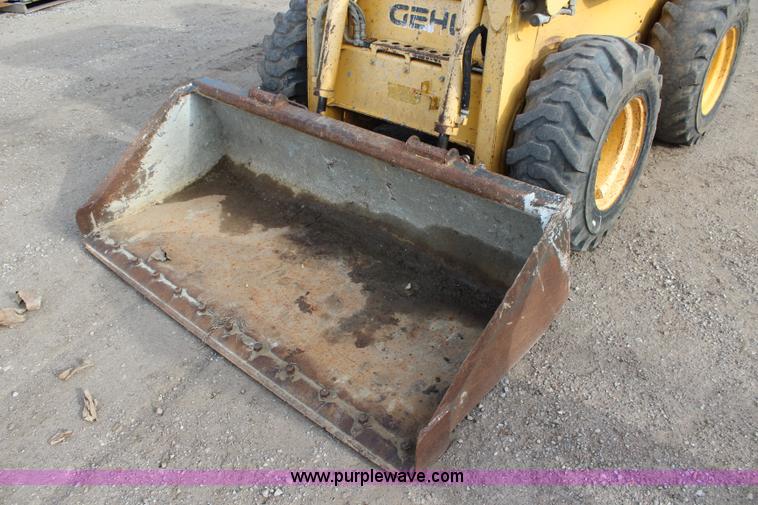 image for item J5843 2006 Gehl 6640E skid steer
