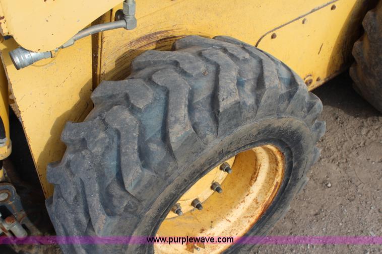 image for item J5843 2006 Gehl 6640E skid steer