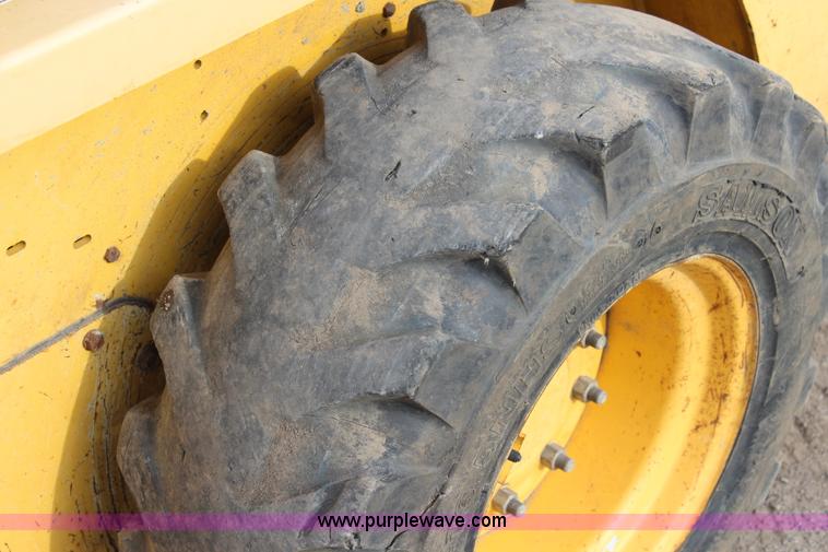 image for item J5843 2006 Gehl 6640E skid steer