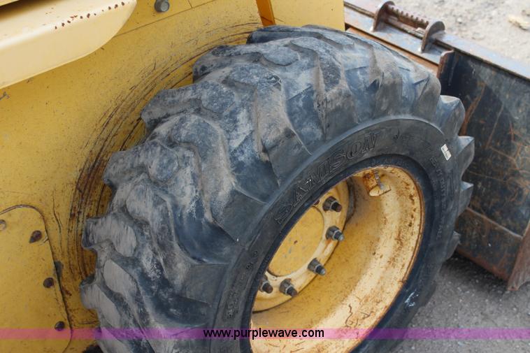 image for item J5843 2006 Gehl 6640E skid steer