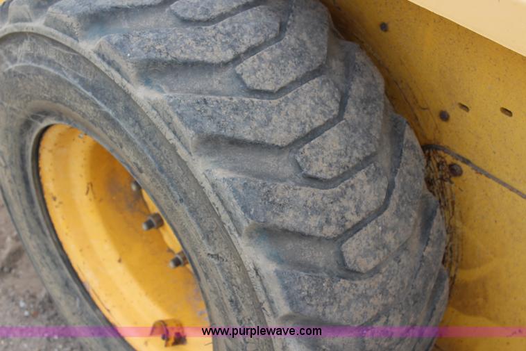 image for item J5843 2006 Gehl 6640E skid steer