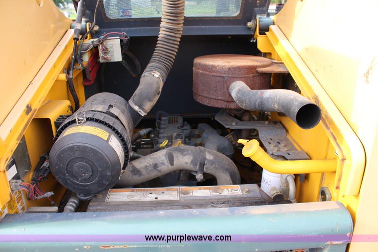 image for item J5843 2006 Gehl 6640E skid steer