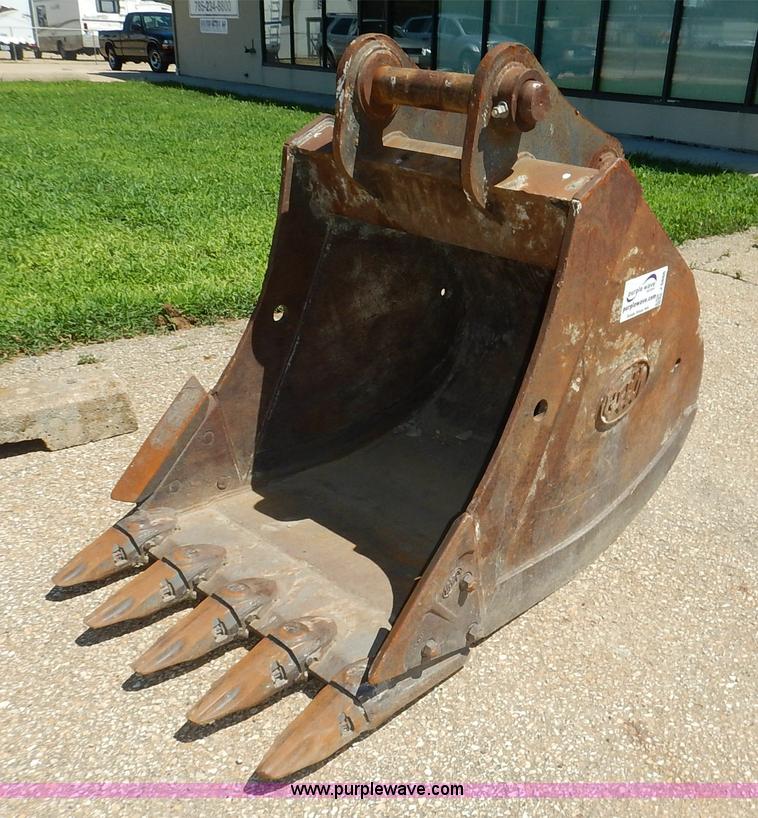 image for item J5886 Gelth excavator bucket