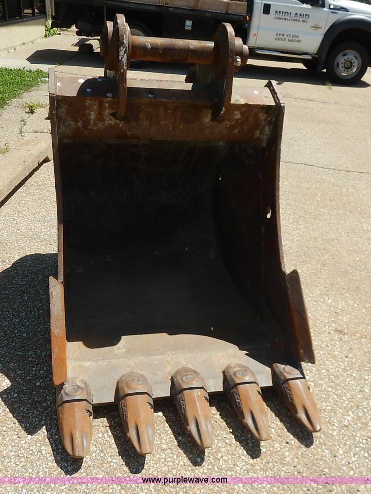 image for item J5886 Gelth excavator bucket