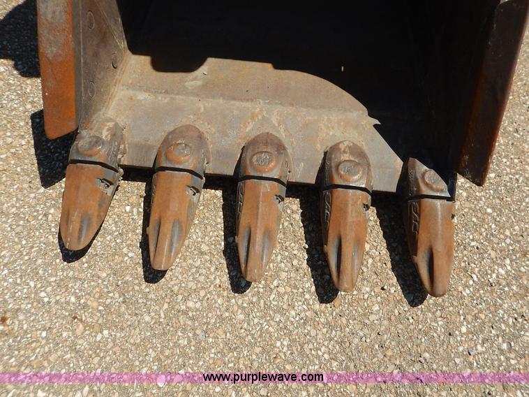 image for item J5886 Gelth excavator bucket