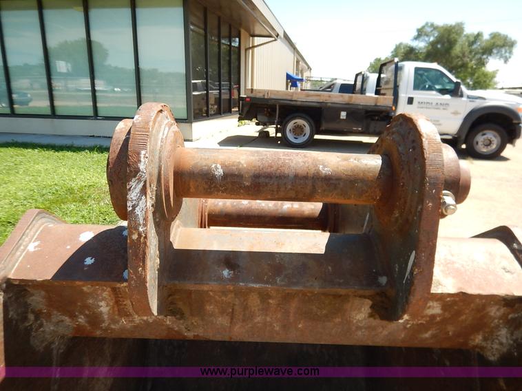 image for item J5886 Gelth excavator bucket