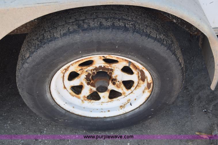 image for item L2527 2000 Haulmark K716BT-WT enclosed cargo trailer