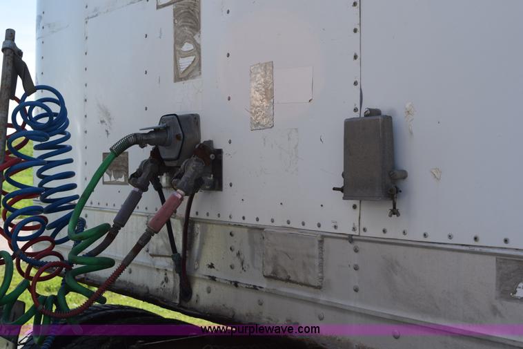 image for item L2538 1985 Great Dane dry van trailer