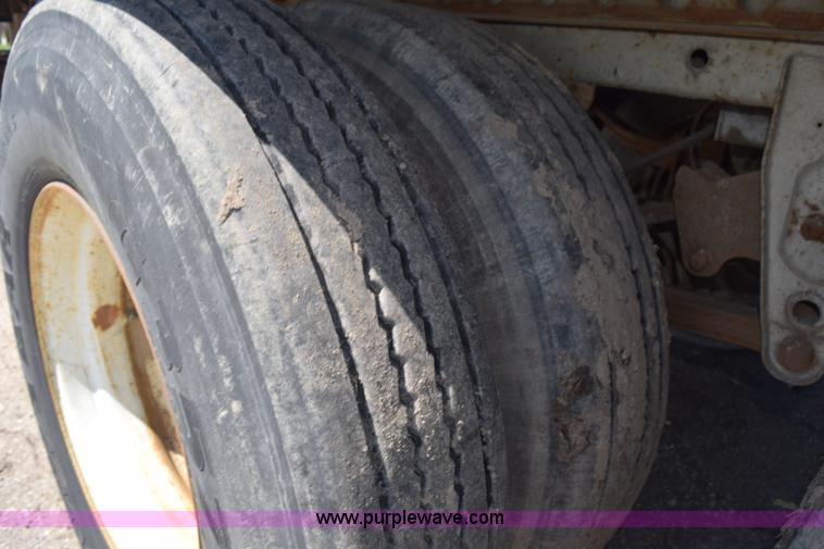 image for item L2538 1985 Great Dane dry van trailer