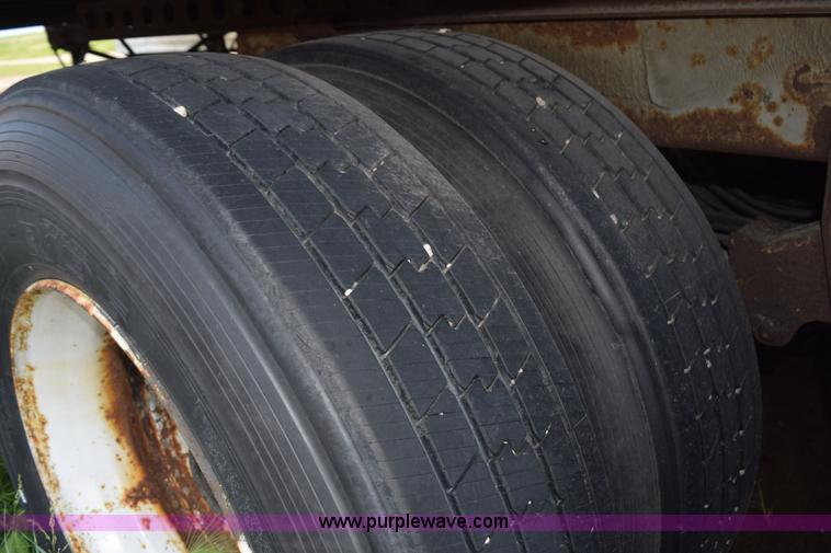 image for item L2539 1999 Great Dane dry van trailer