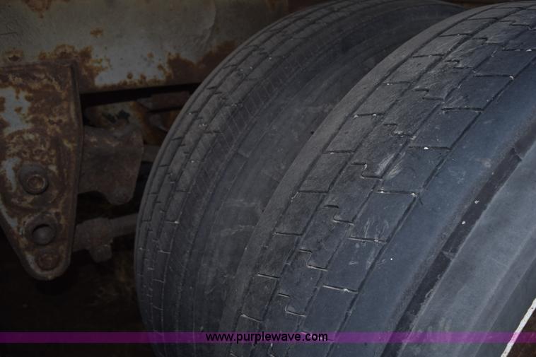 image for item L2539 1999 Great Dane dry van trailer