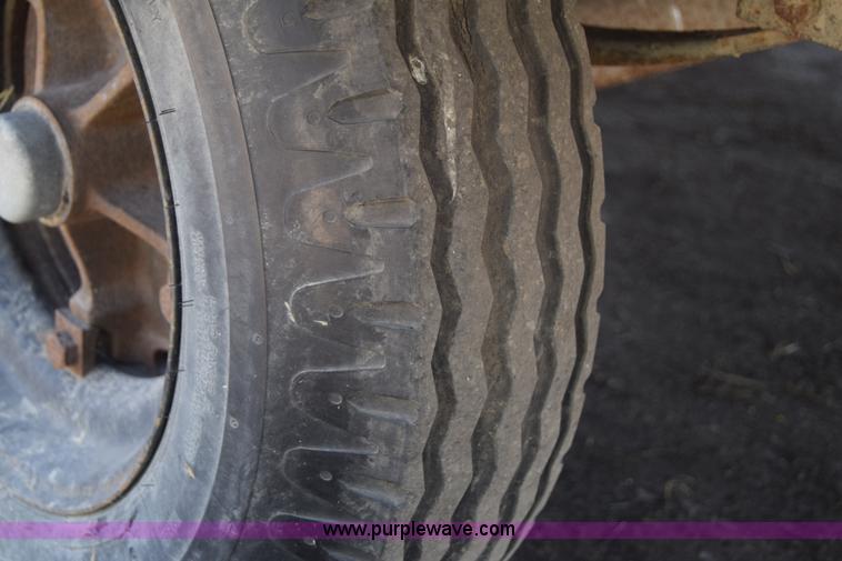 image for item L2549 1992 Technical Space office trailer