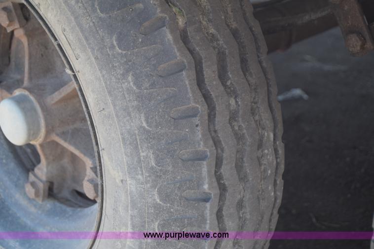 image for item L2549 1992 Technical Space office trailer