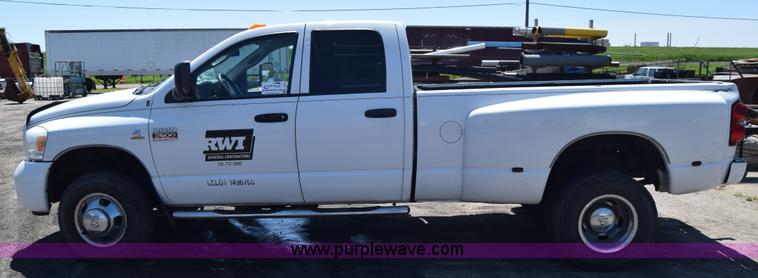 image for item L2553 2007 Dodge Ram 3500 Quad Cab pickup truck