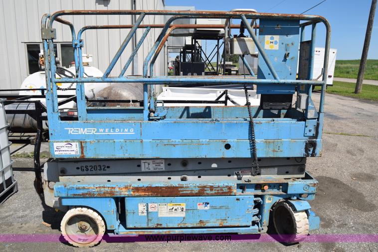 image for item L2563 Genie GS-2032 electric scissor lift