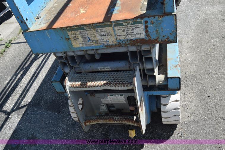 image for item L2563 Genie GS-2032 electric scissor lift