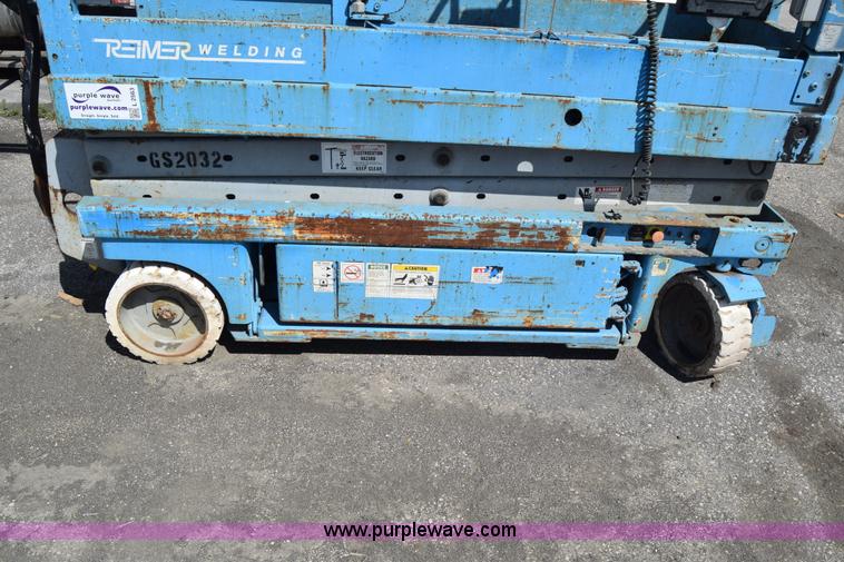 image for item L2563 Genie GS-2032 electric scissor lift