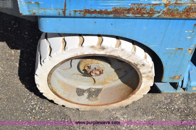 image for item L2563 Genie GS-2032 electric scissor lift