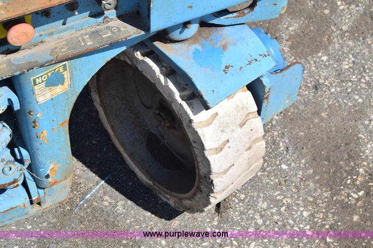 image for item L2563 Genie GS-2032 electric scissor lift